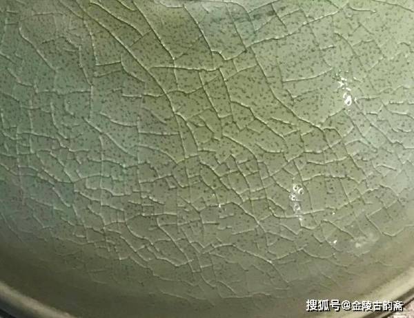 北宋 耀州窑刻芙蓉纹盘 开片效果