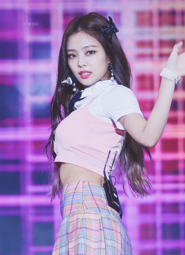 "人间香奈儿"金智妮美出新高,纯又欲又撩人,bm风也能穿出高级感_造型