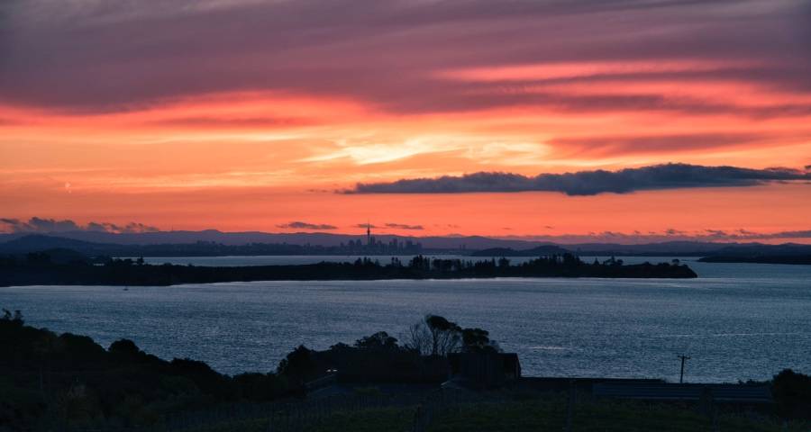 家电企业根本离不开线下实体店：海尔美的格力华为都在拿智慧赋能-家电圈官网