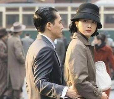 结果深爱上易先生的她在最后紧要关头放弃了任务保全了易先生