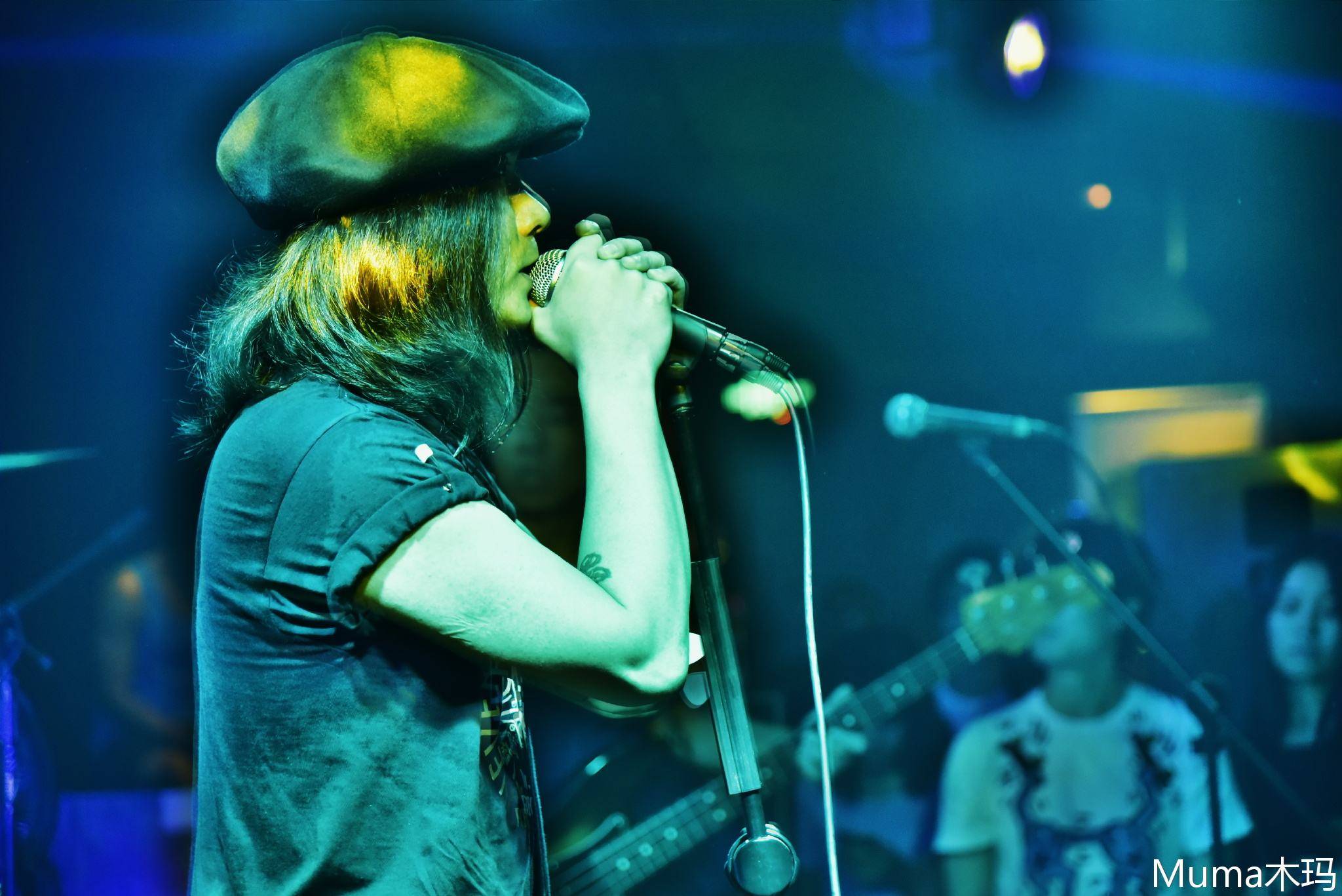 原创你在刷"五条人"热搜时,主唱正在看齐泽克 | 知书 no.70