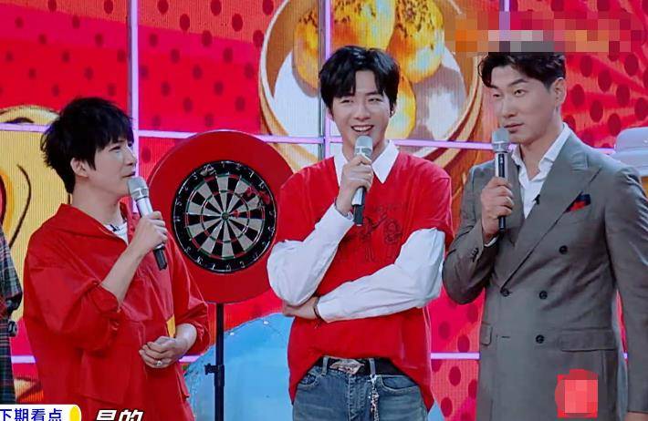 187刘宇宁跟188张亮同台录节目二人站一块后真实身高太显然