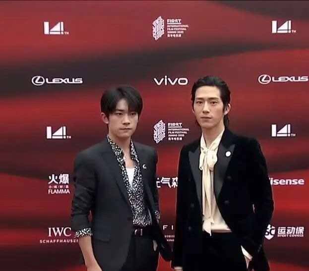 易烊千玺和井柏然被套路