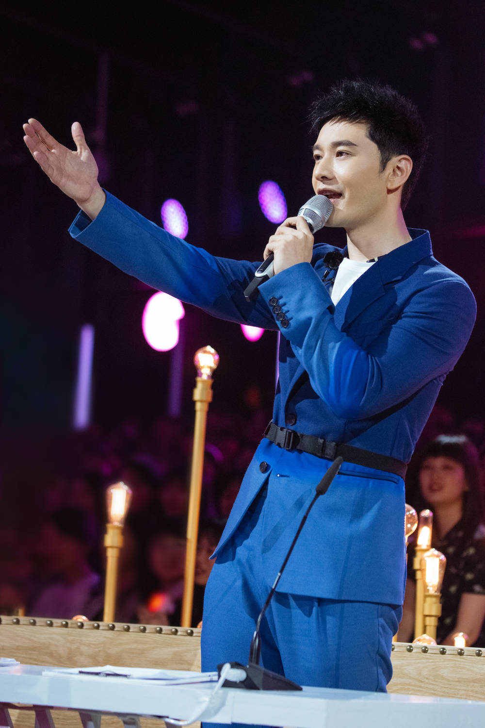 破浪的姐姐》更新至第八期,姐姐们备战第四次公演,成团见证人黄晓明