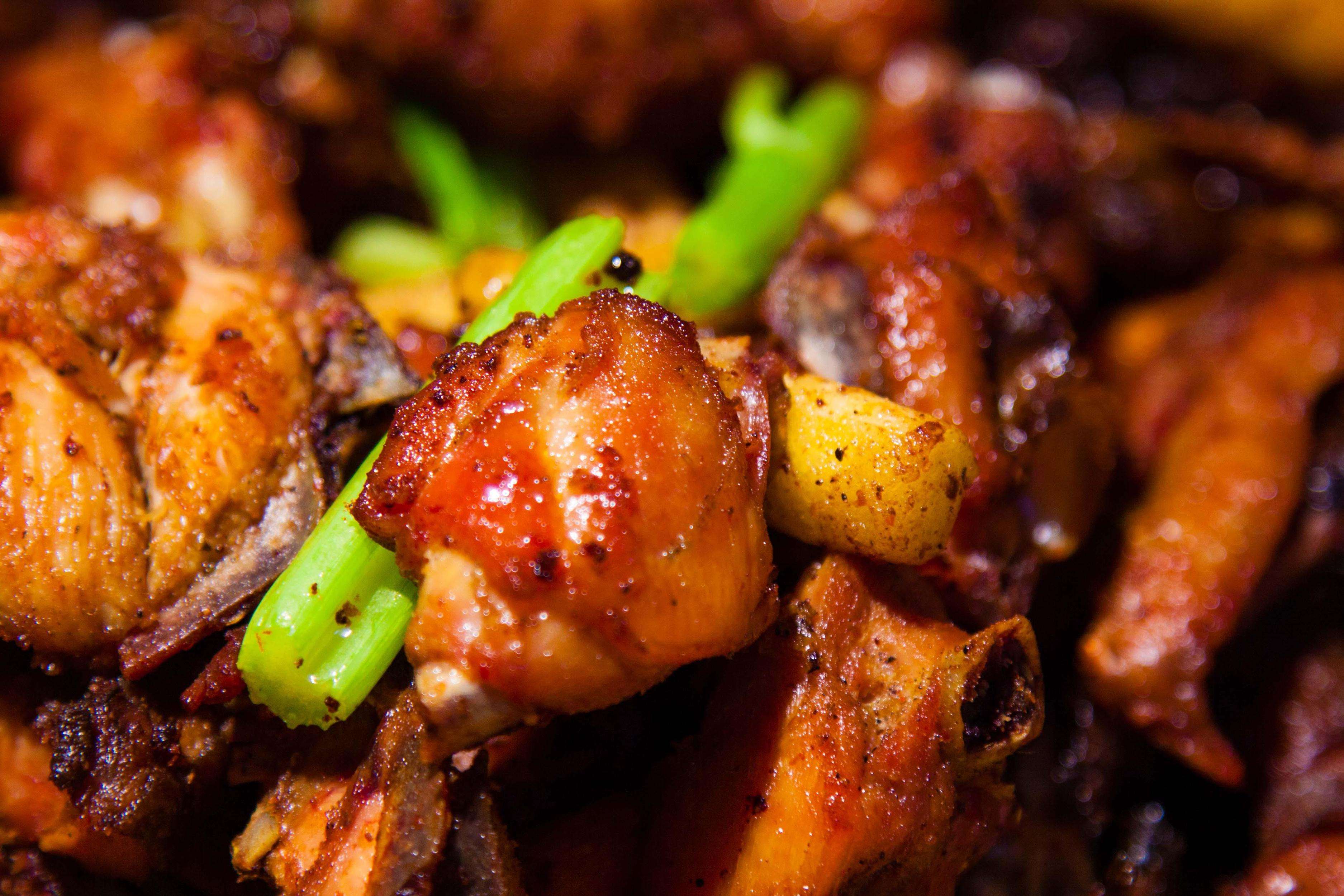 最火爆的外卖美食 简单又美味的【瓦香鸡】瞬间燃爆你的味蕾