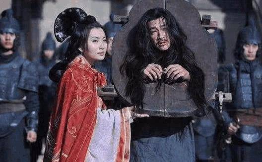 而是被缢死的,所以这也可以说是曹操对于吕布的尊重了,但是当时的人