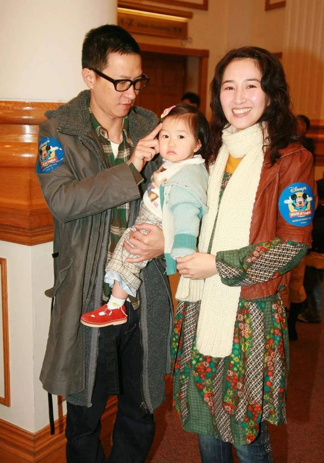 张家辉和关咏荷在一起以来的感情一直很好,简直就是娱乐圈里面的模范