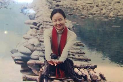 曾是护士却阴差阳错成演员,丈夫去世她守寡14年,和女儿相依为命至今未