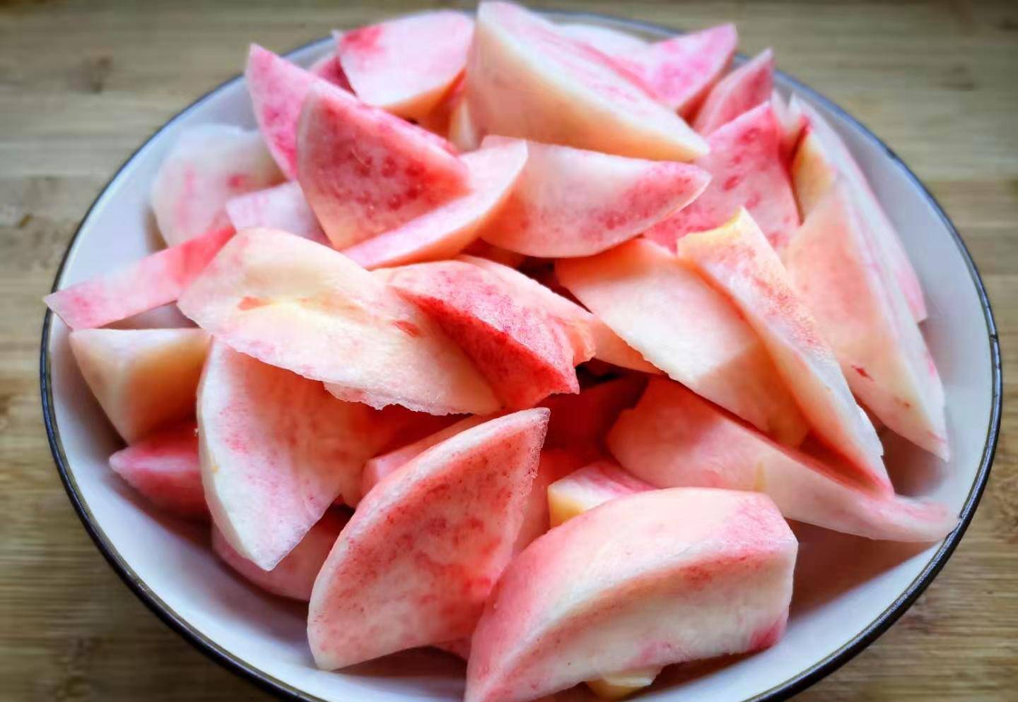 立秋后,多给孩子做点它,止咳化痰,简单一煮,放半年都不坏!_水蜜桃