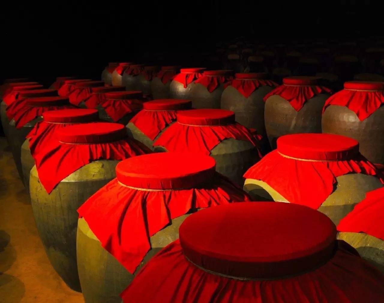 白酒储存在酒厂贮存和放在家中的有什么区别