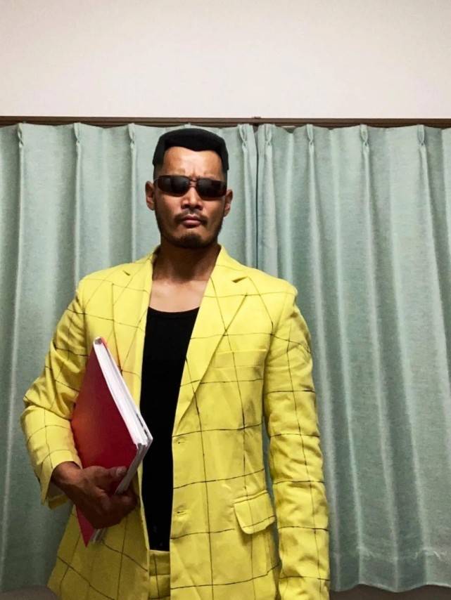 大叔cos蜡笔小新中的园长难怪小朋友们会害怕get到了