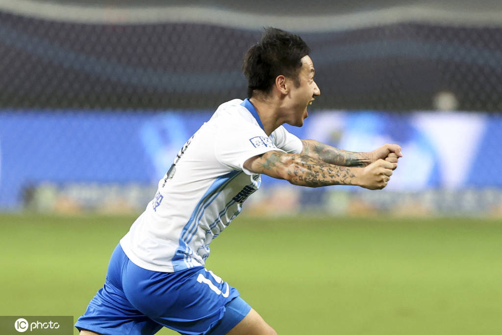 荣昊三场三神仙球 泰达仅有他远远不够(gif)_比赛