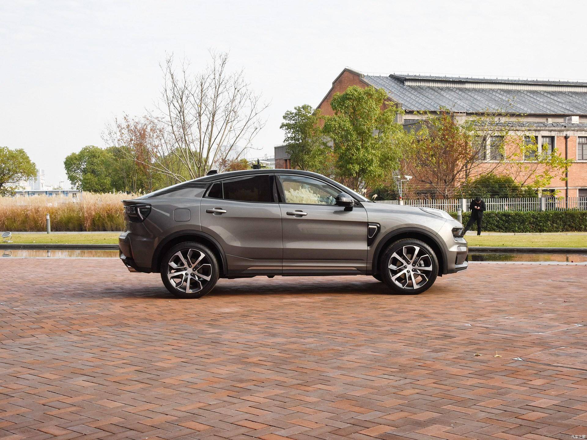 紧凑suv全新领克05登场家族式造型匹配爱信8at变速箱