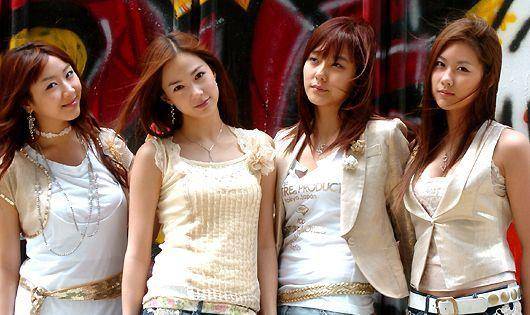原创韩国女团成员被网友攻击缺父爱男友大其23岁在一起只是为了钱
