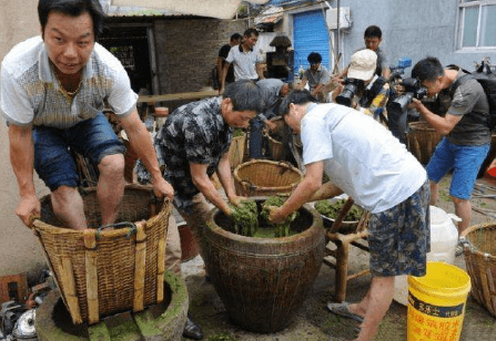 相比于过去,现在辣蓼草在农村也很少见了.