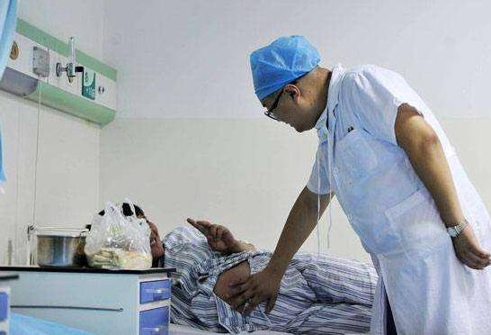 男医生和女医生接生有何区别丈夫别急着吃醋这4点差距很明显