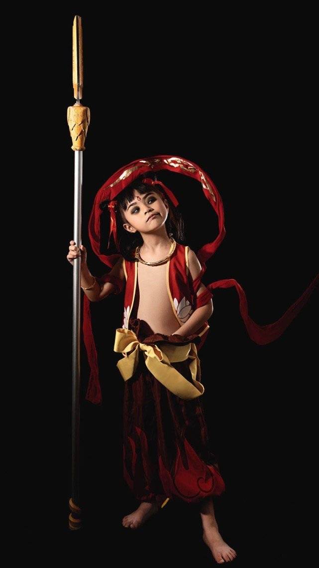 女童模仿哪吒火了,插兜姿势都惟妙惟肖,网友:动画片里走出来了