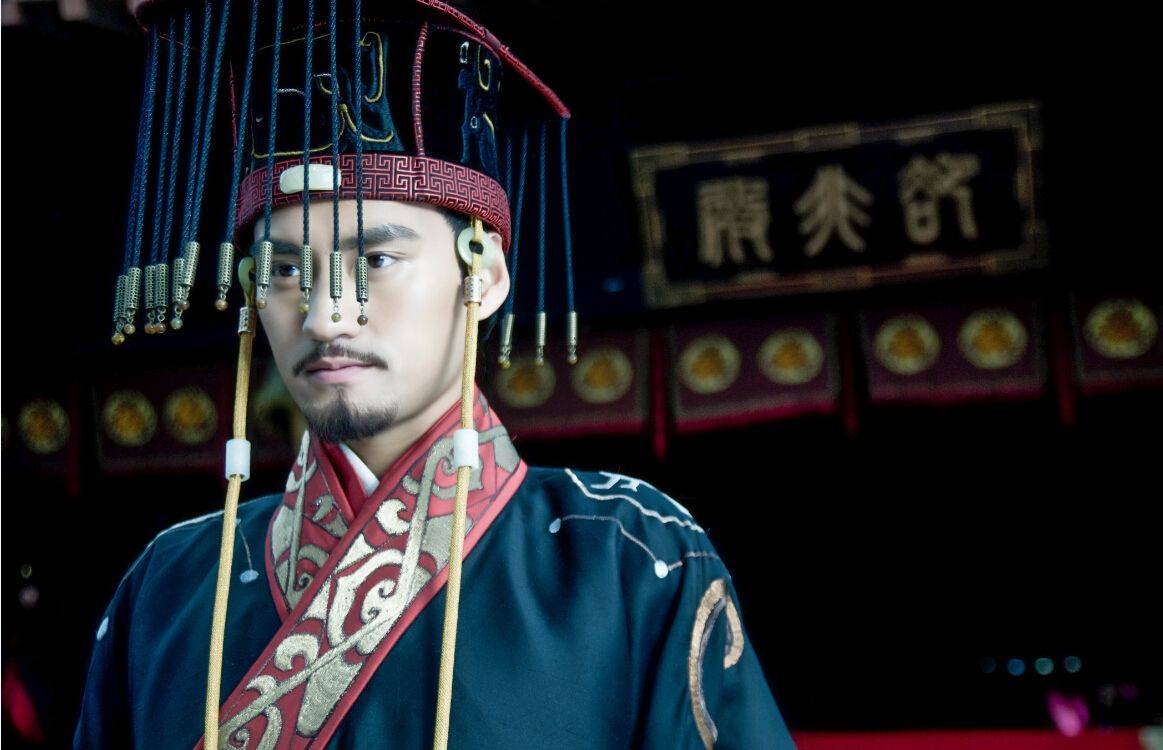 原创东汉开国皇帝刘秀上出身西汉皇室却效力反王还曾险些被杀