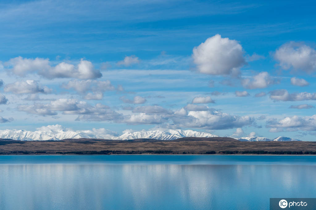 普卡基湖蓝色牛奶湖湖面摄人心魄流连忘返