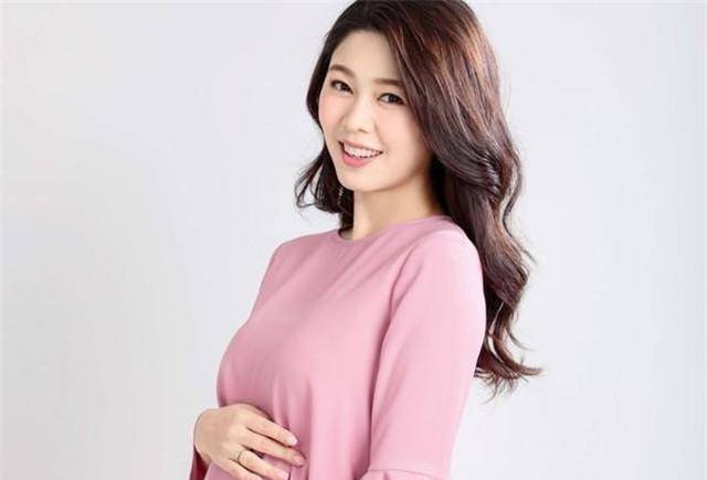 36岁女星喜怀第四胎白家绮此前已有一儿两女老公激动满脸笑容