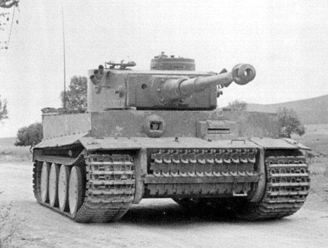 二战最强虎式坦克单车狙击50辆坦克打光炮弹才放过对手