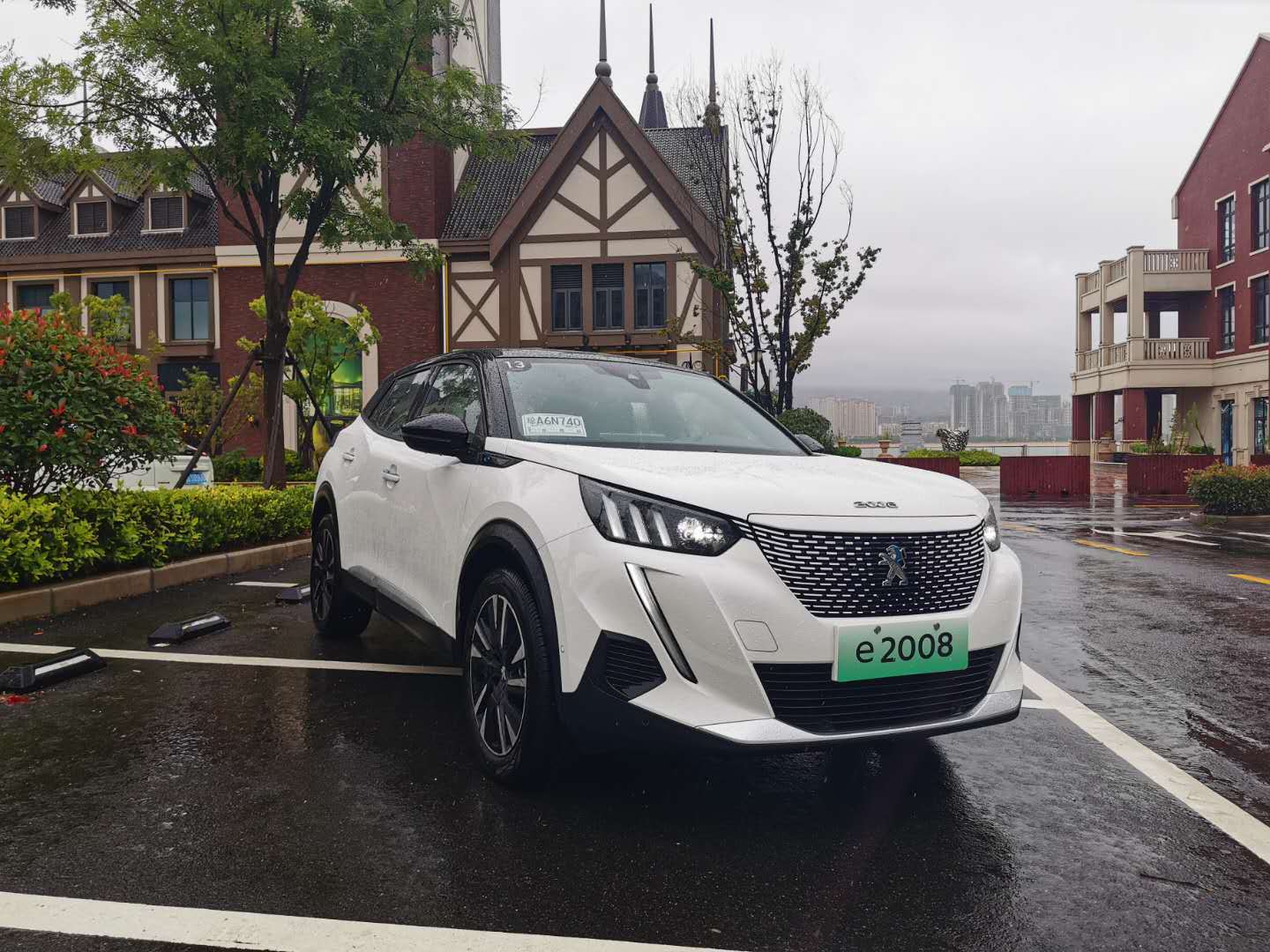 鲜试车丨好看好开的法系小狮子,试驾全新一代东风标致2008/e2008