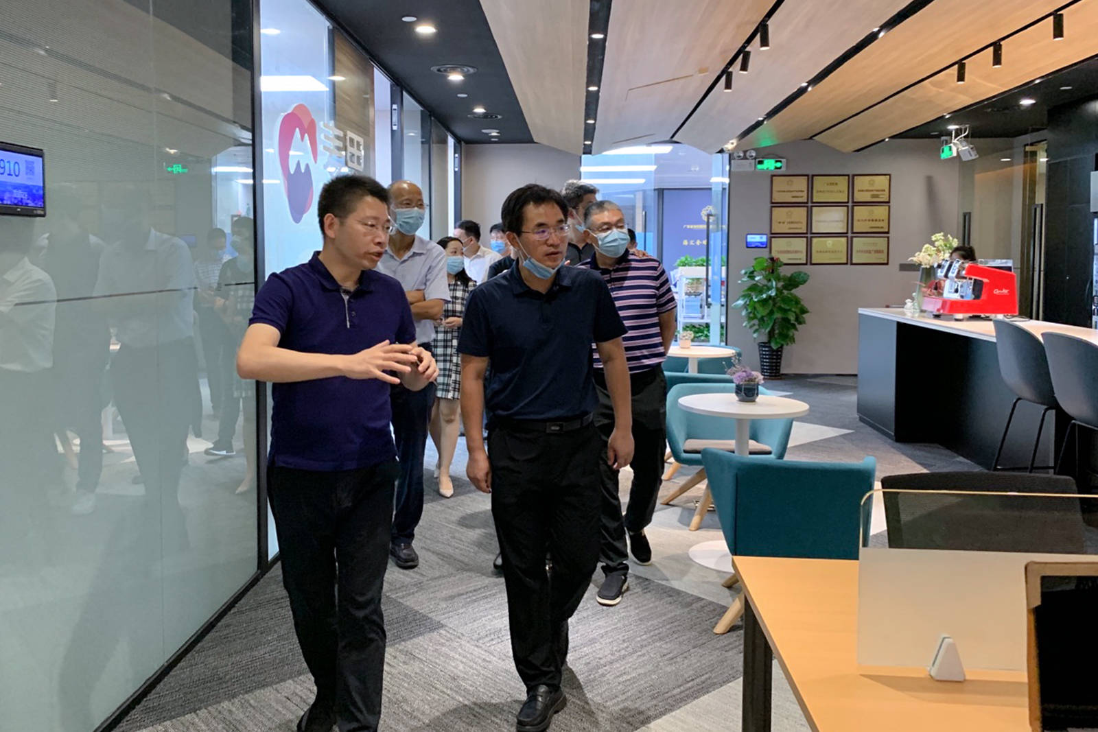南昌市青山湖区区长袁一旦一行调研if电商梦工场
