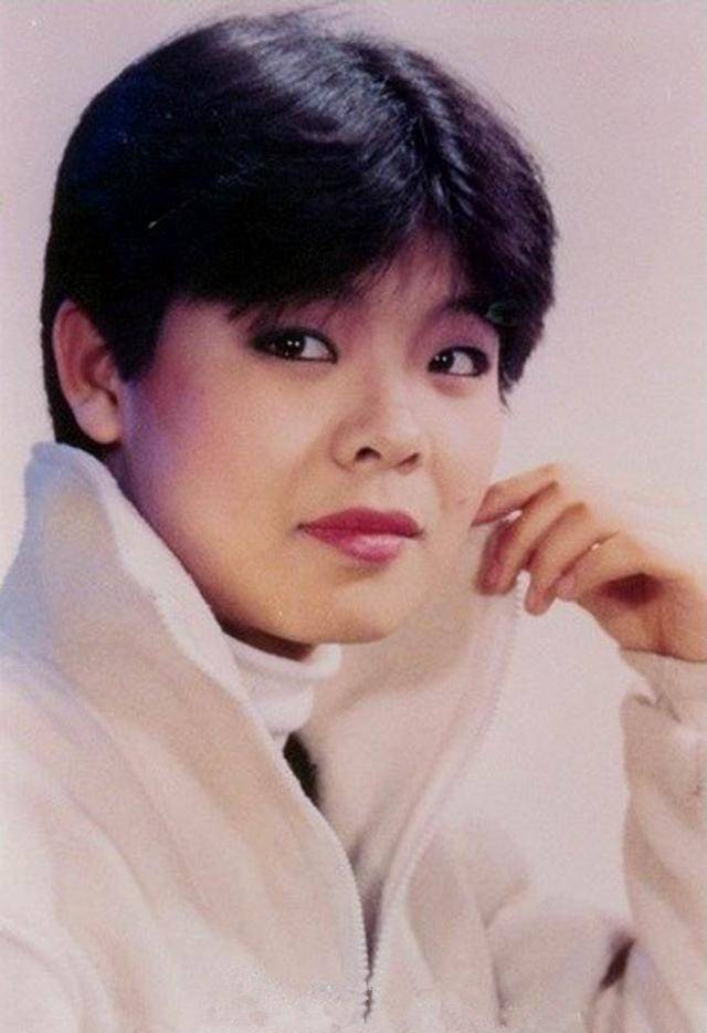 原创21年前,谢津因"一巴掌"前程尽毁,洗完澡后,从23楼一跃而下