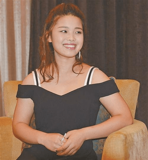 因为王莎莎颜值的问题,早在出演这两部剧的时候,就有人提出莫小贝的