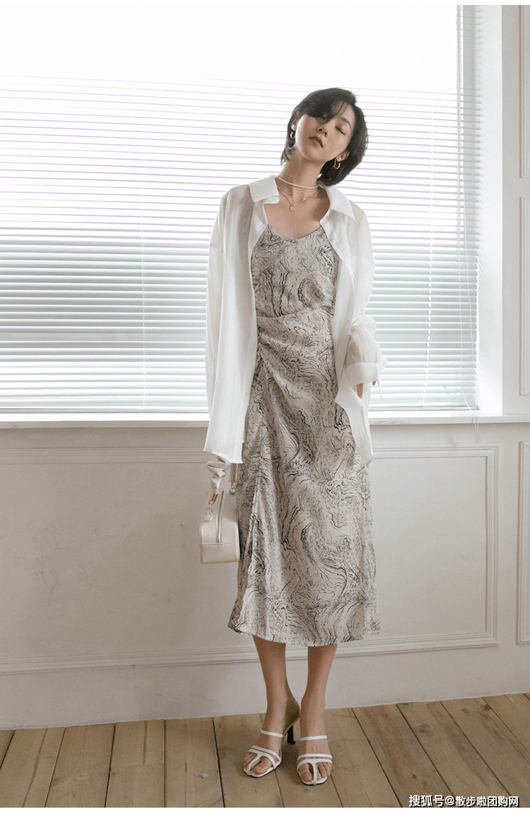 吊带裙 外搭,高级又防晒,显得时尚富有层次感!