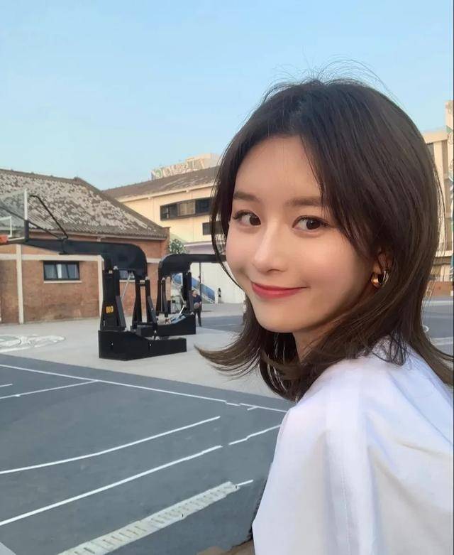 脸宽的女生如何有个高级感的造型不如看看这个