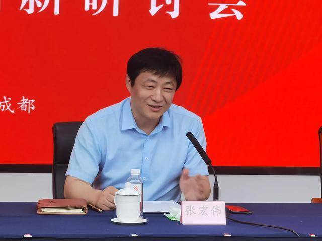 四川中国白酒金三角酒业协会副秘书长杨荣生表示,本次研讨会立足行业