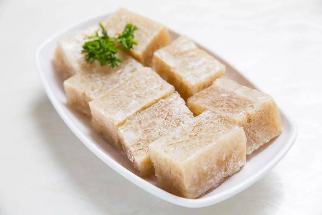 而南方人吃的豆腐以石膏作为成型剂 口感更加软嫩,细腻