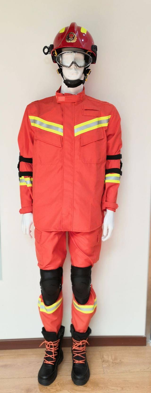 北京凌天成套化消防个体防护装备,消防头盔消防手套消防靴.可提供样品