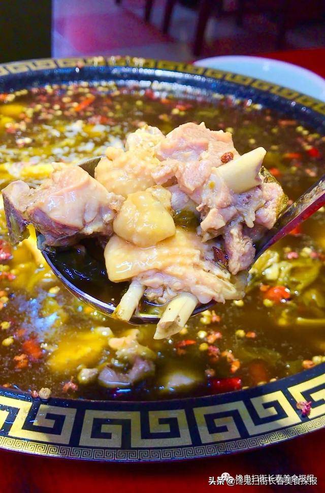 酸菜鸡竟出乎意料的好吃火了20年的成都老牌酸菜鸡