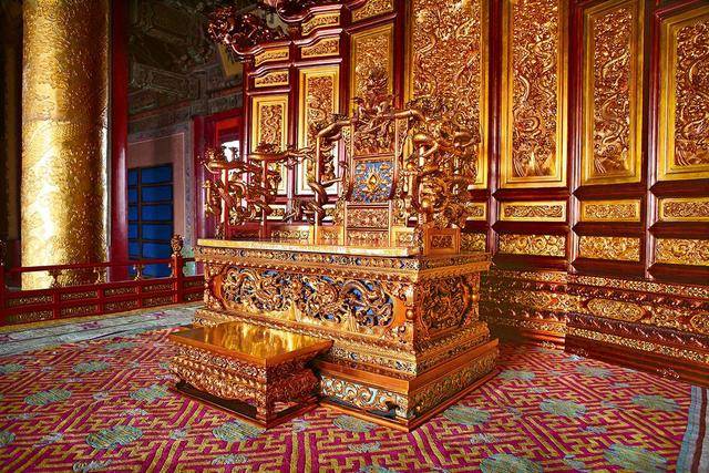 皇极殿乾隆宝座