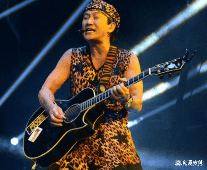 曾风靡亚洲,是张国荣的偶像,71岁却为2个儿子复出奔波_许冠杰