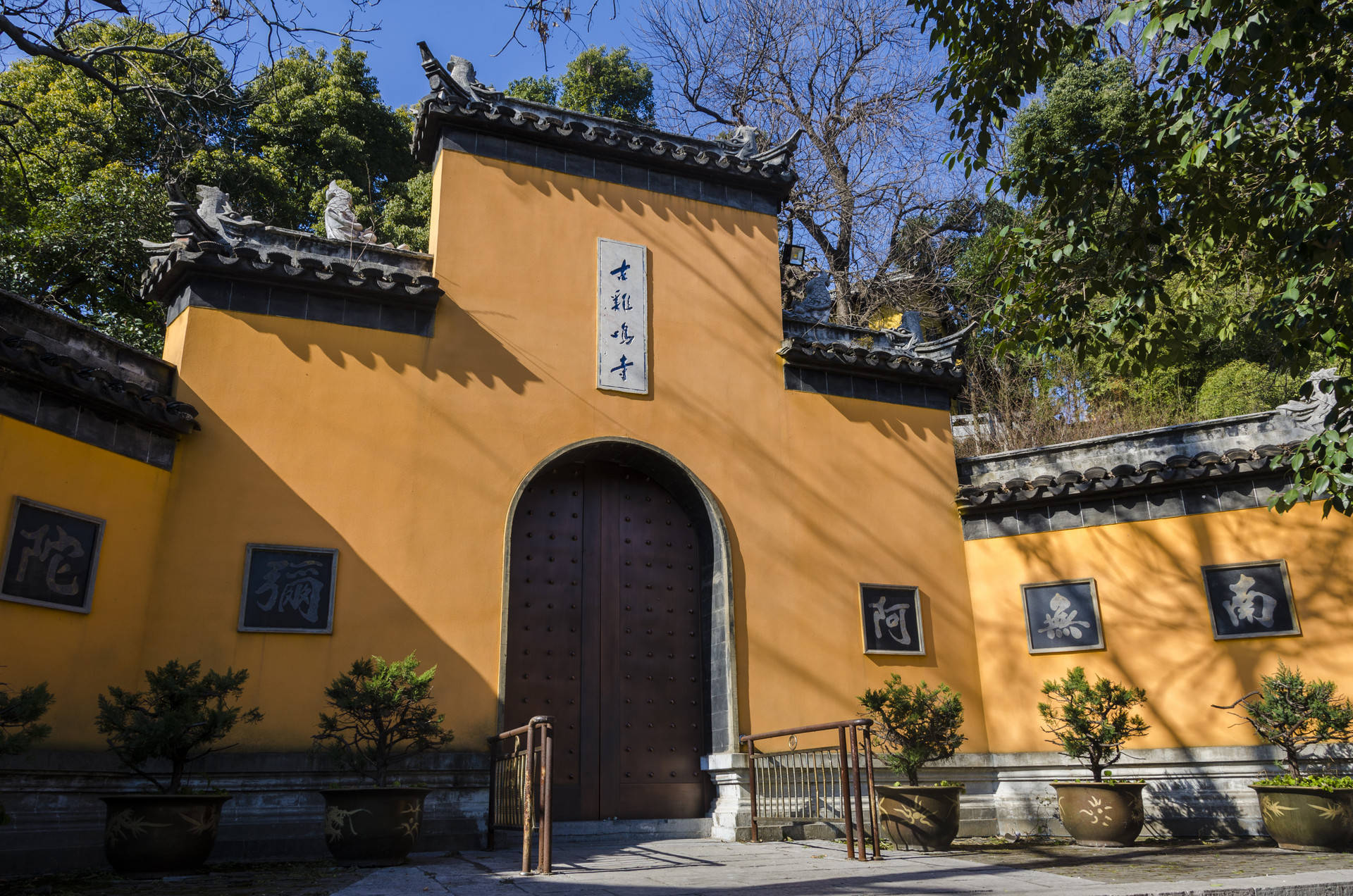 原創1700年的皇家寺廟新白娘子傳奇在此取景門票10元還送香