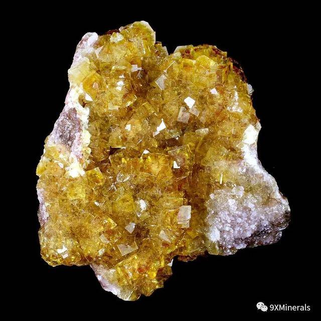 萤石最丰富多彩的矿物