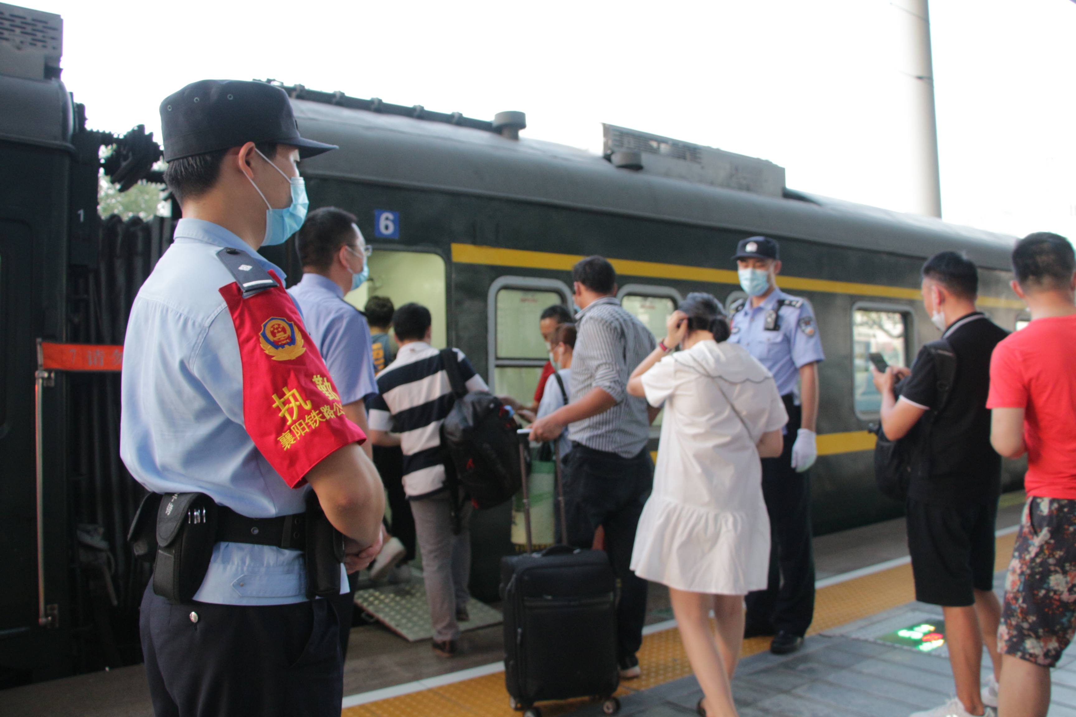 宜昌东至北京西t50次列车恢复运行 铁警护航旅客出行安全_手机搜狐网