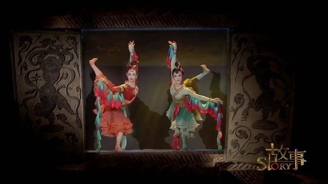 胡旋舞是以连续轻捷快速的旋转为主要表演内容;而胡腾舞则是以急速的