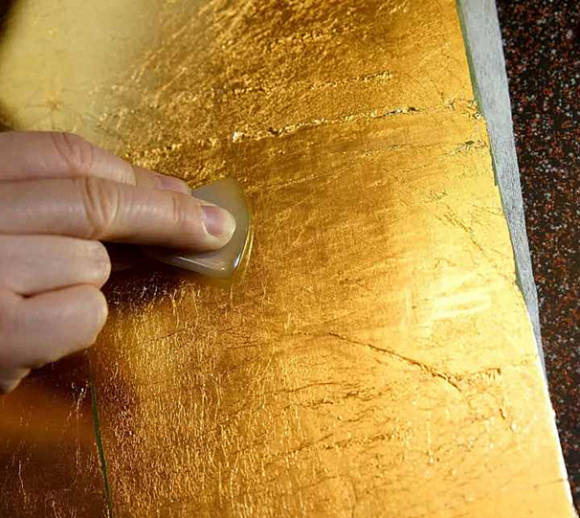 佛像贴金与佛像镀金的工艺区别和如何分辨黄金含量高低的方法