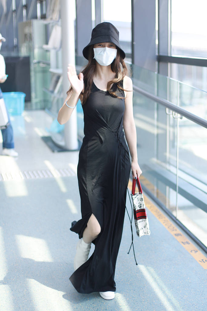 有颜有臀baby曲线凹凸诱人高叉裙秀长腿美又飒