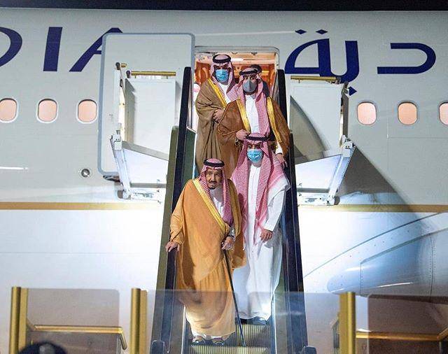 84岁沙特国王亮相!背部佝偻拄拐杖,前王妃衣品高不戴头巾超惊艳