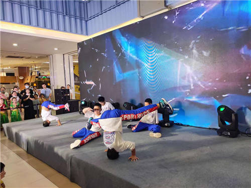 江苏苏州贝美舞蹈携手天虹商场共同举办暑期展演活动