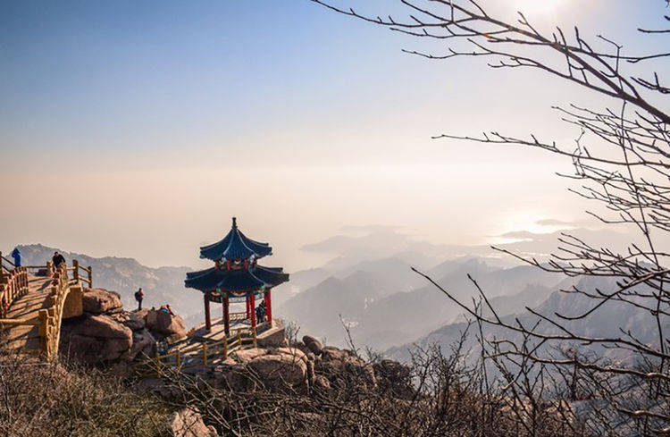 原创这座1133米的巨峰,不仅为青岛5a级景区,更是国内海岸线第一高峰