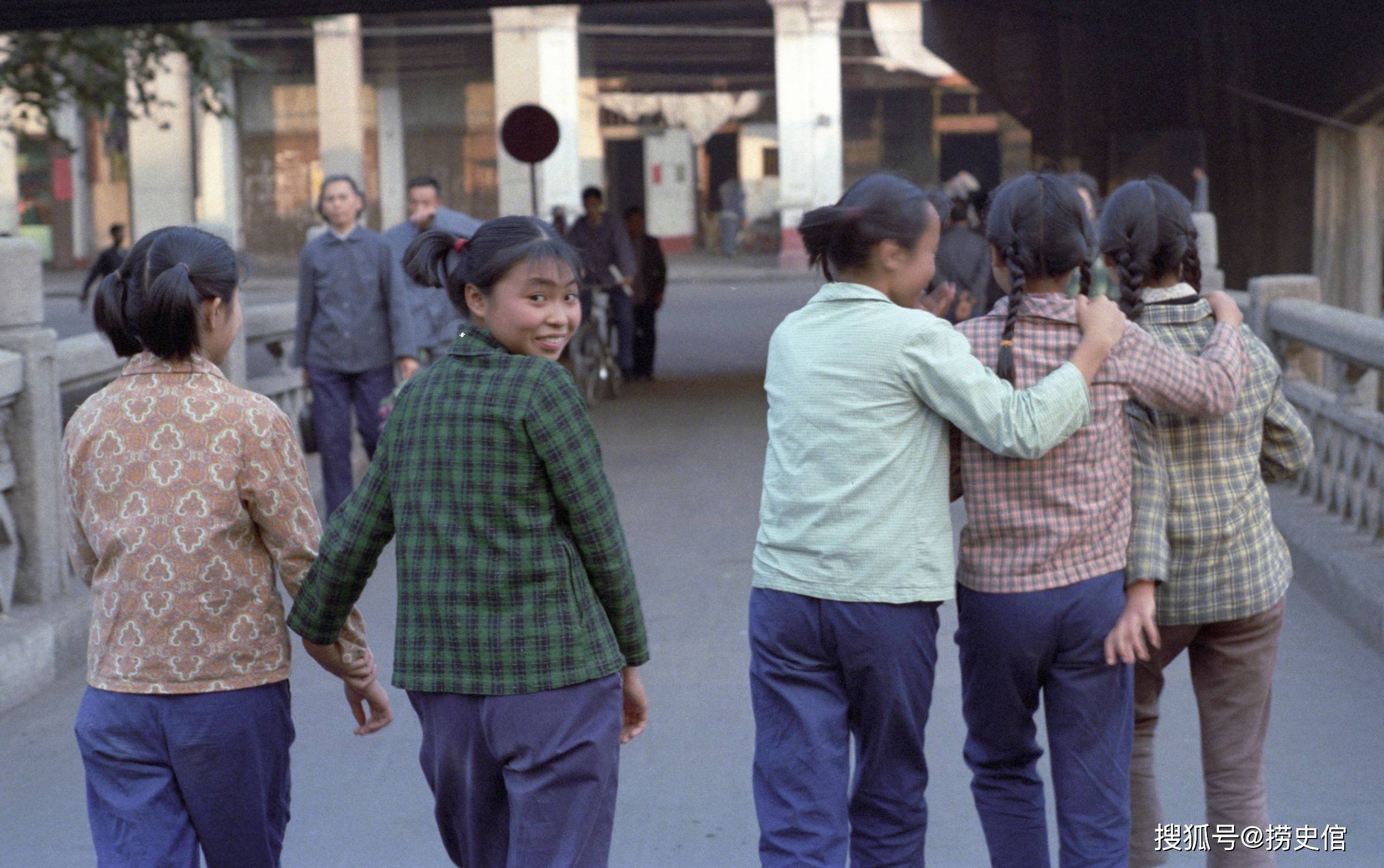 1978年的大广州十五六岁女孩很土看不到花季