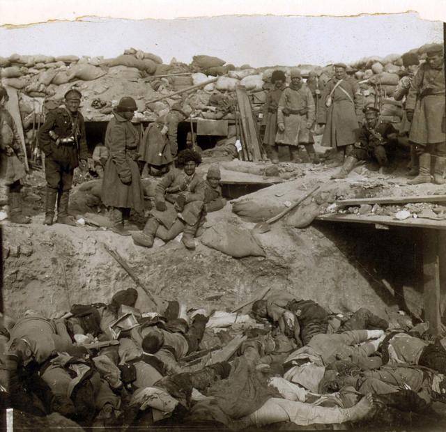 日俄战争照片:图三俄军战壕内死亡惨重,图十俄国人绞死日本间谍