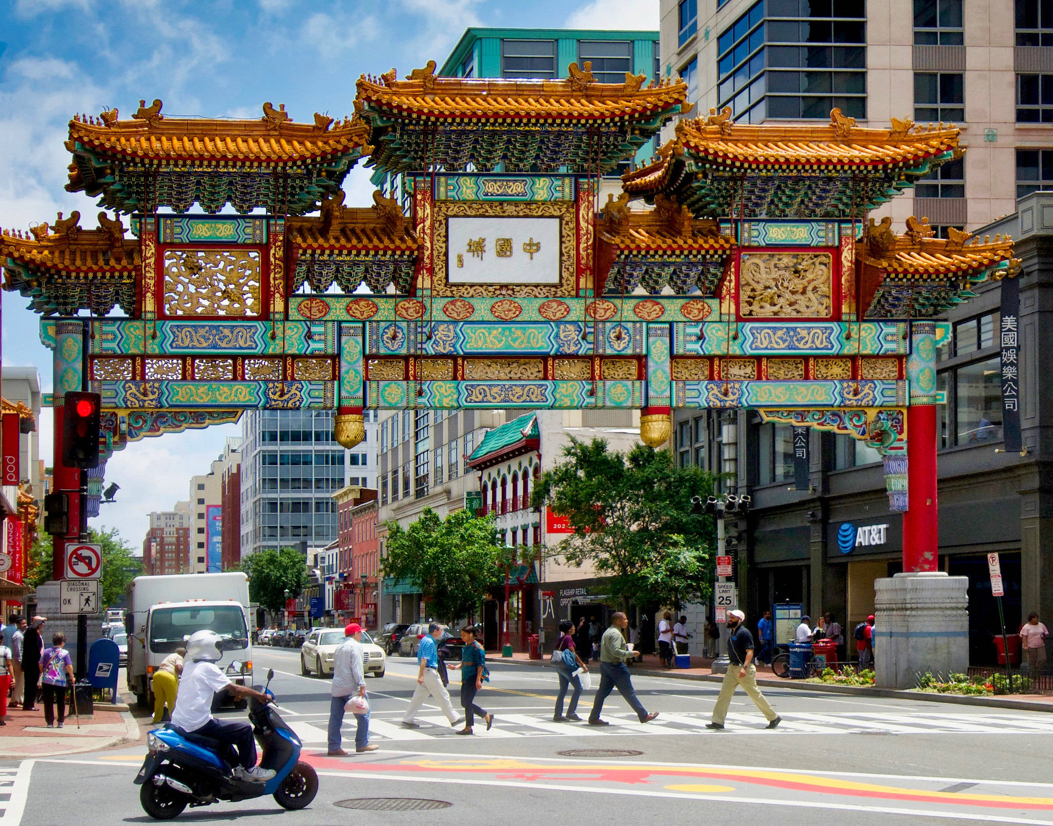 肯德基,星巴克这种美式饮食文化,早已席卷了中国各个城市的大街小巷