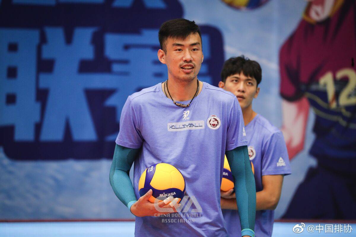 男排联赛重启上海逆转首胜女排新国手亮相云平台助威